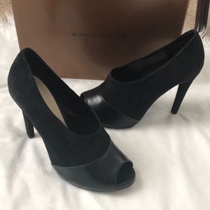 Audrey Brooke black leather/suede peep toe pumps